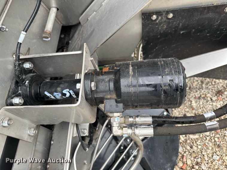 image for item YA0526 2025 John Deere 800R spreader