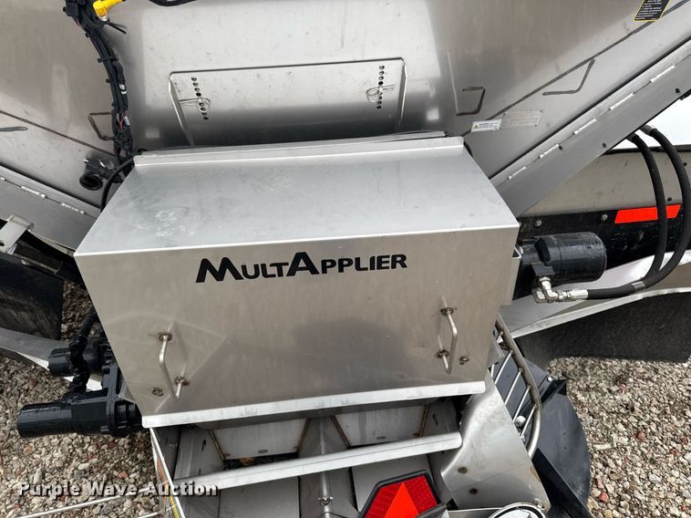 image for item YA0526 2025 John Deere 800R spreader