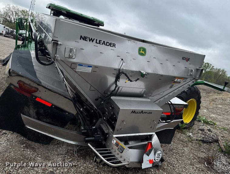 image for item YA0526 2025 John Deere 800R spreader