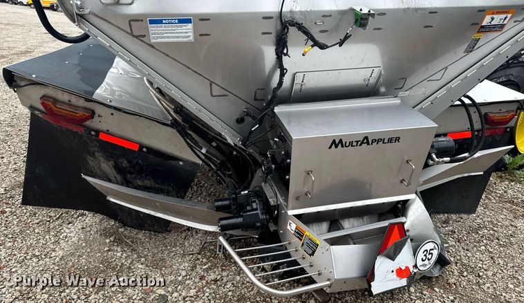 image for item YA0526 2025 John Deere 800R spreader