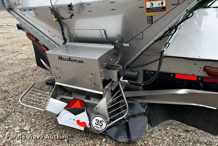 image for item YA0526 2025 John Deere 800R spreader