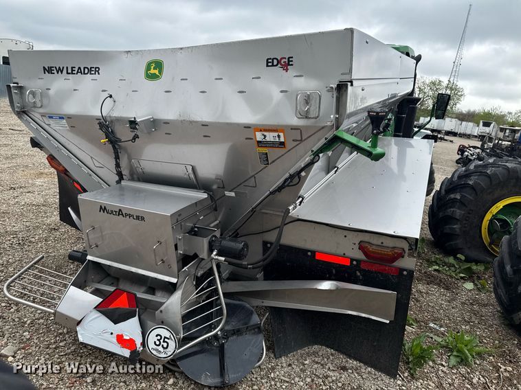 image for item YA0526 2025 John Deere 800R spreader