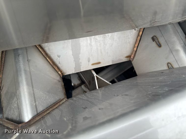 image for item YA0526 2025 John Deere 800R spreader