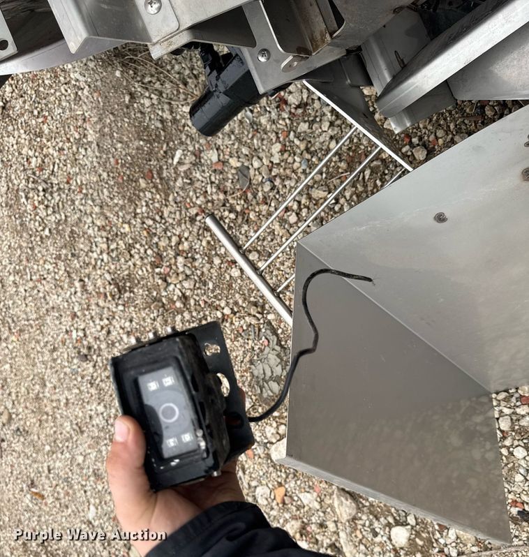 image for item YA0526 2025 John Deere 800R spreader