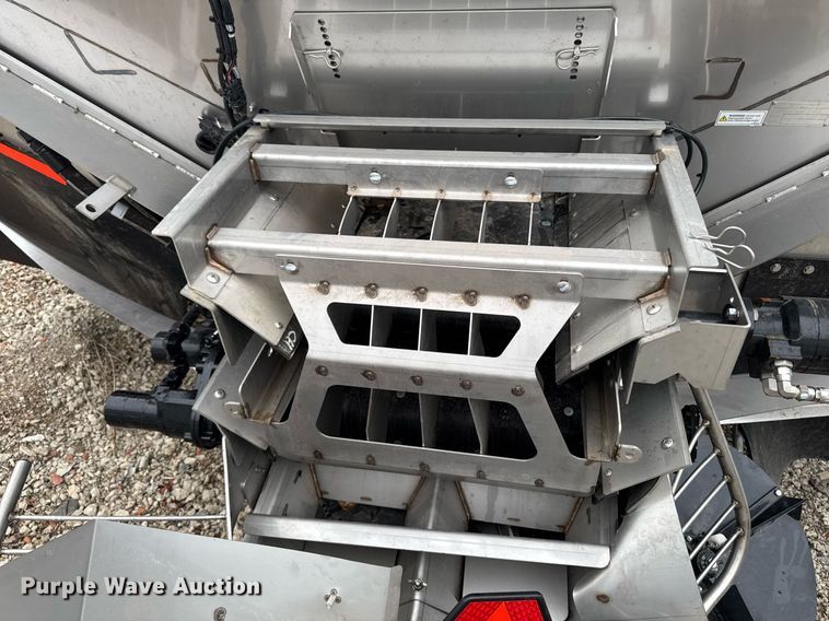 image for item YA0526 2025 John Deere 800R spreader