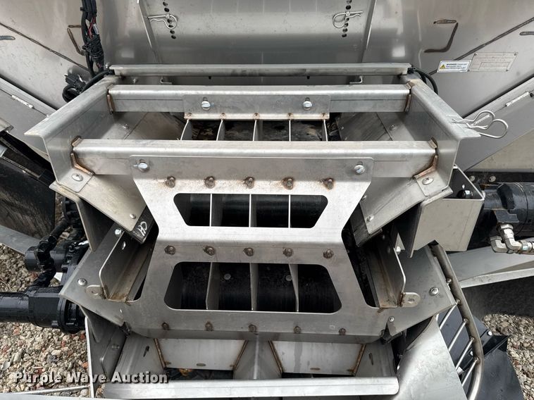 image for item YA0526 2025 John Deere 800R spreader