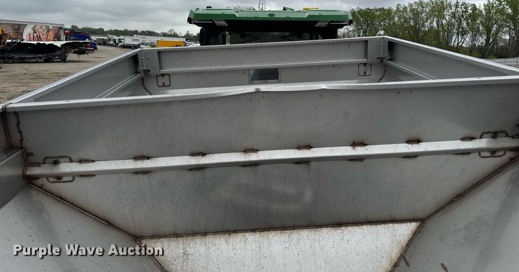 image for item YA0526 2025 John Deere 800R spreader