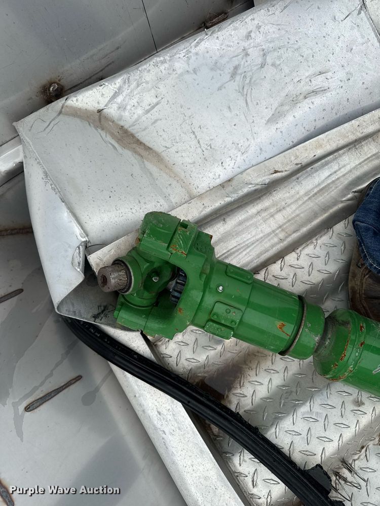 image for item YA0526 2025 John Deere 800R spreader