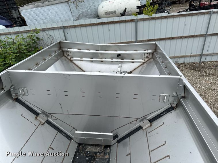 image for item YA0526 2025 John Deere 800R spreader