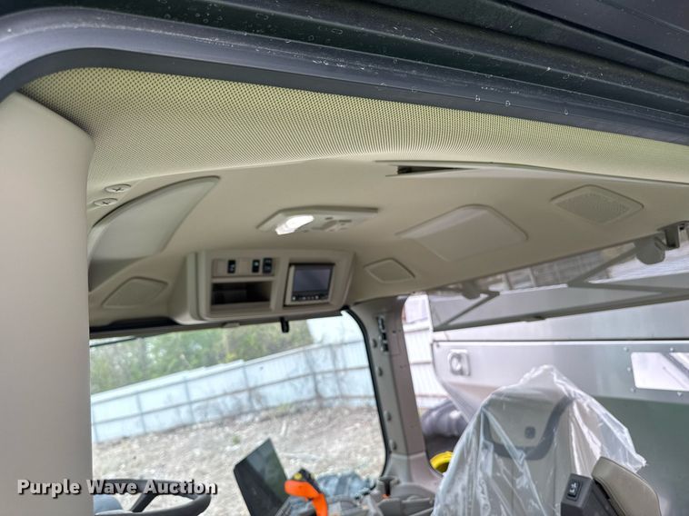 image for item YA0526 2025 John Deere 800R spreader