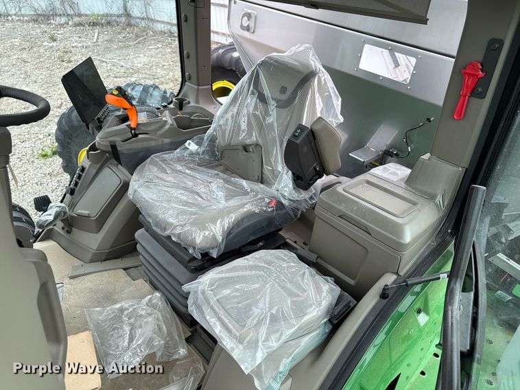 image for item YA0526 2025 John Deere 800R spreader