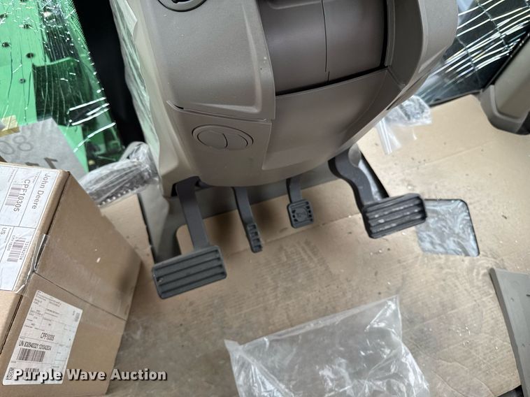 image for item YA0526 2025 John Deere 800R spreader