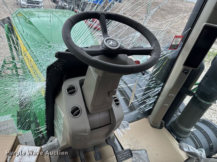 image for item YA0526 2025 John Deere 800R spreader