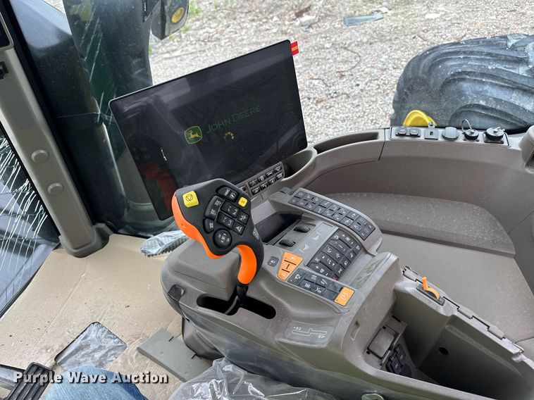 image for item YA0526 2025 John Deere 800R spreader