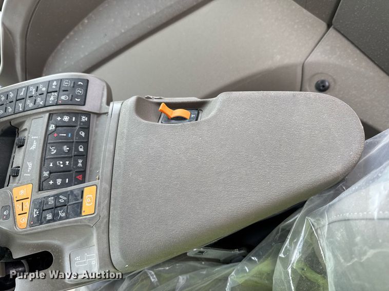 image for item YA0526 2025 John Deere 800R spreader