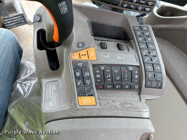 image for item YA0526 2025 John Deere 800R spreader