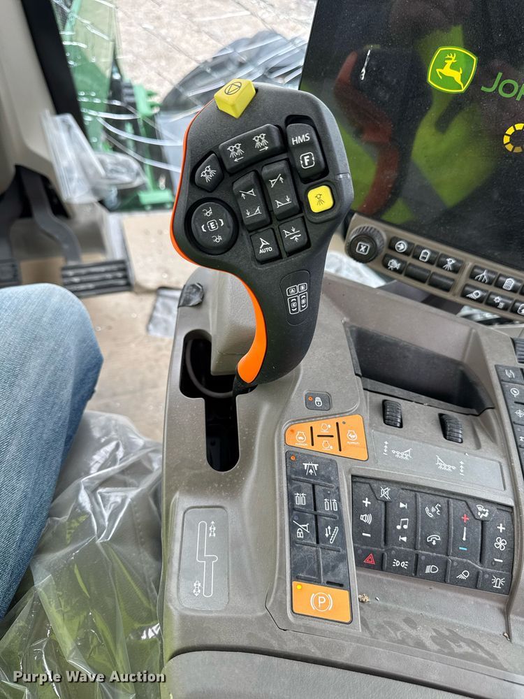 image for item YA0526 2025 John Deere 800R spreader