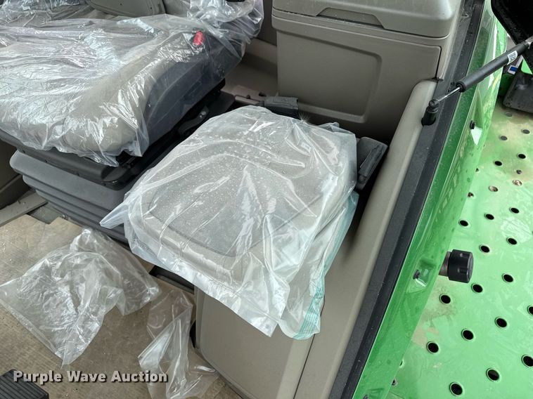 image for item YA0526 2025 John Deere 800R spreader