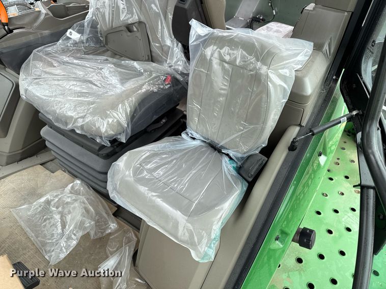 image for item YA0526 2025 John Deere 800R spreader