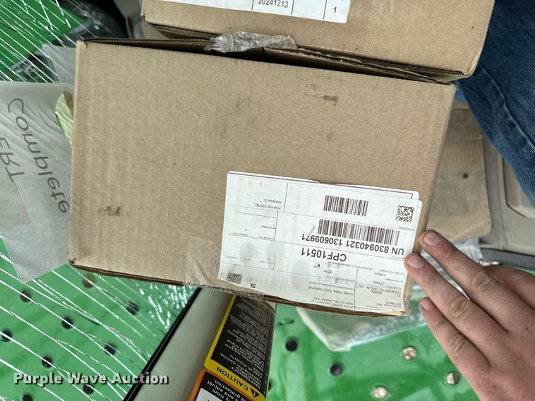 image for item YA0526 2025 John Deere 800R spreader