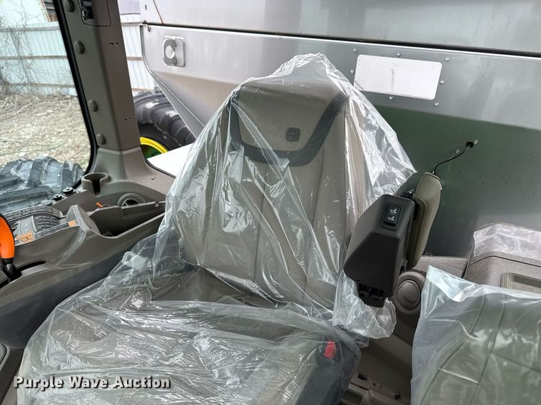 image for item YA0526 2025 John Deere 800R spreader