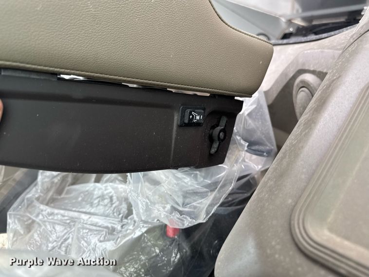 image for item YA0526 2025 John Deere 800R spreader