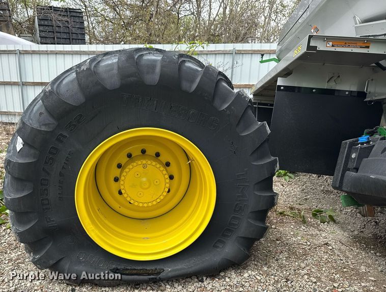 image for item YA0526 2025 John Deere 800R spreader