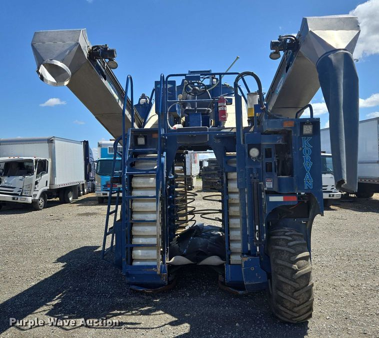 image for item YA0538 2006 Oxbo Korvan 3016 XL grape harvester