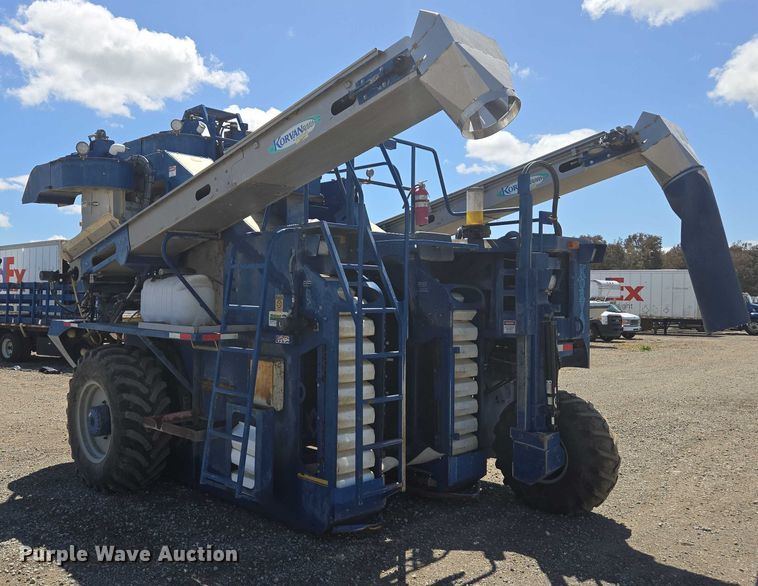 image for item YA0538 2006 Oxbo Korvan 3016 XL grape harvester