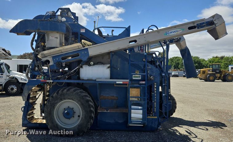 image for item YA0538 2006 Oxbo Korvan 3016 XL grape harvester