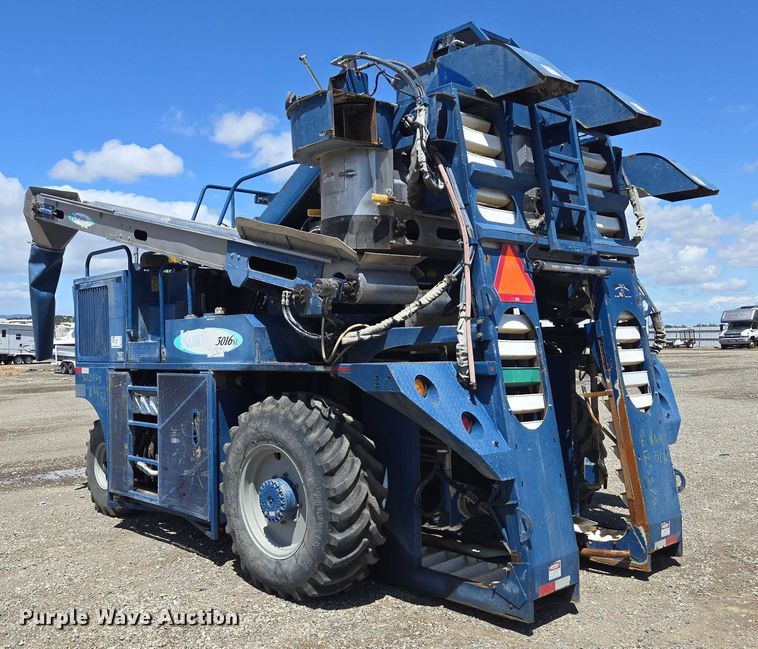 image for item YA0538 2006 Oxbo Korvan 3016 XL grape harvester