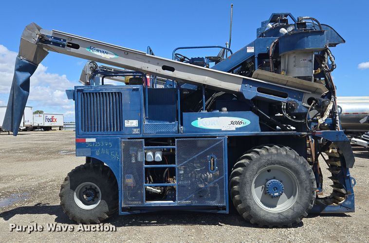 image for item YA0538 2006 Oxbo Korvan 3016 XL grape harvester