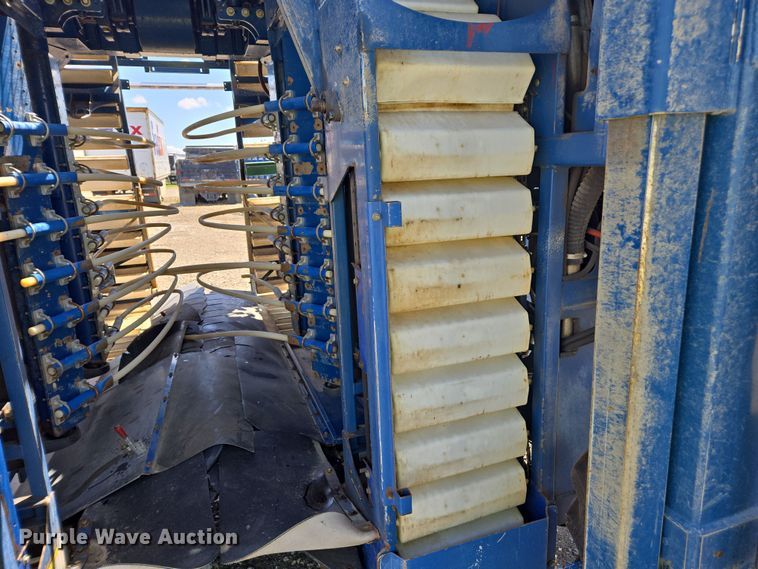 image for item YA0538 2006 Oxbo Korvan 3016 XL grape harvester