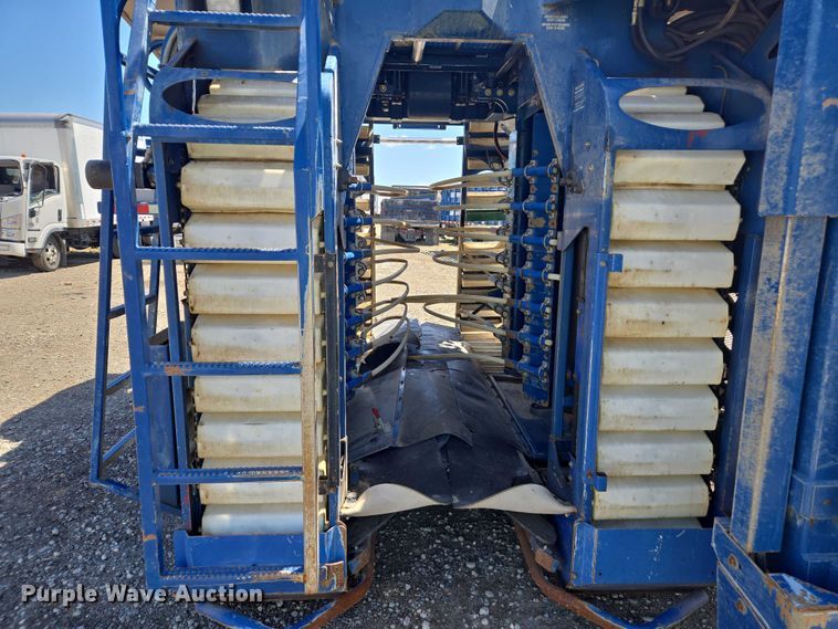 image for item YA0538 2006 Oxbo Korvan 3016 XL grape harvester