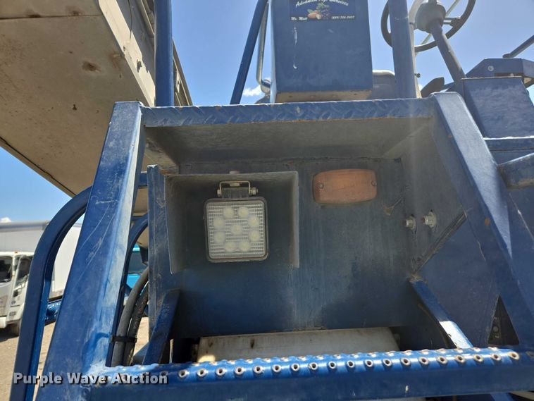 image for item YA0538 2006 Oxbo Korvan 3016 XL grape harvester