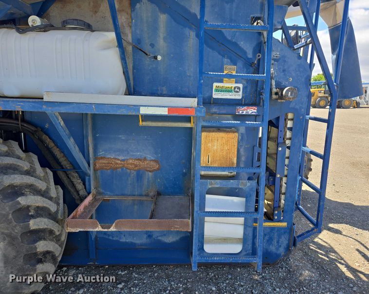 image for item YA0538 2006 Oxbo Korvan 3016 XL grape harvester