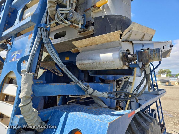 image for item YA0538 2006 Oxbo Korvan 3016 XL grape harvester