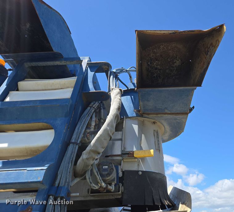 image for item YA0538 2006 Oxbo Korvan 3016 XL grape harvester