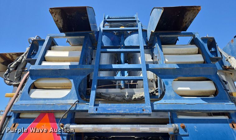 image for item YA0538 2006 Oxbo Korvan 3016 XL grape harvester