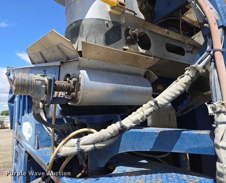 image for item YA0538 2006 Oxbo Korvan 3016 XL grape harvester