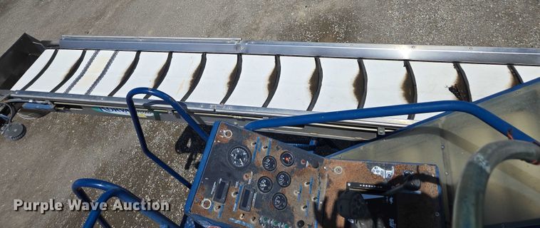 image for item YA0538 2006 Oxbo Korvan 3016 XL grape harvester