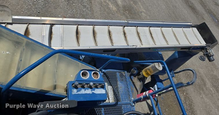 image for item YA0538 2006 Oxbo Korvan 3016 XL grape harvester