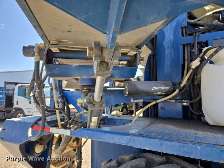 image for item YA0538 2006 Oxbo Korvan 3016 XL grape harvester