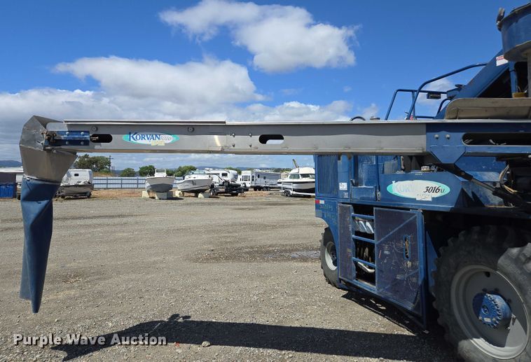 image for item YA0538 2006 Oxbo Korvan 3016 XL grape harvester