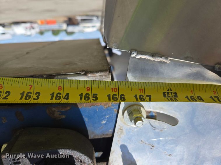 image for item YA0538 2006 Oxbo Korvan 3016 XL grape harvester