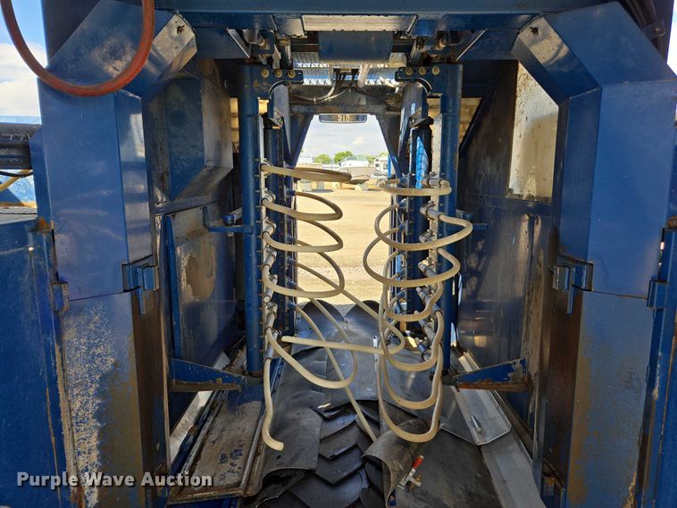 image for item YA0538 2006 Oxbo Korvan 3016 XL grape harvester