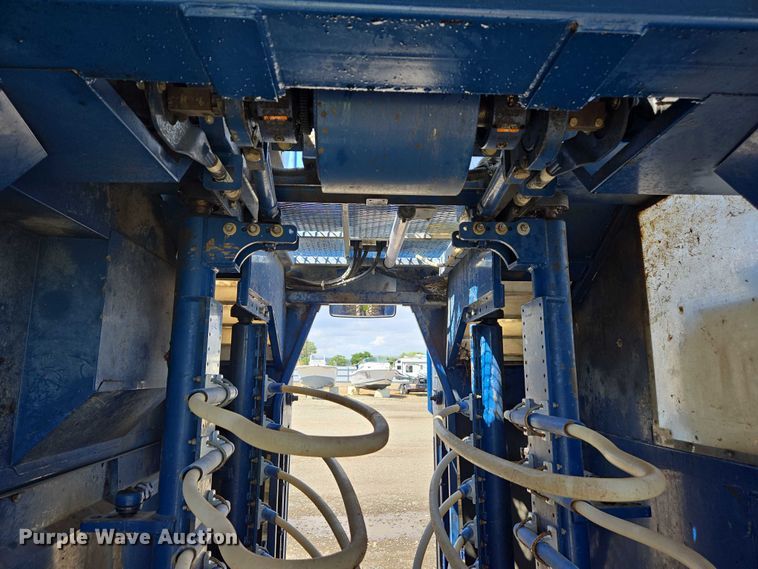 image for item YA0538 2006 Oxbo Korvan 3016 XL grape harvester