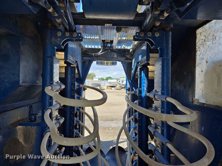 image for item YA0538 2006 Oxbo Korvan 3016 XL grape harvester