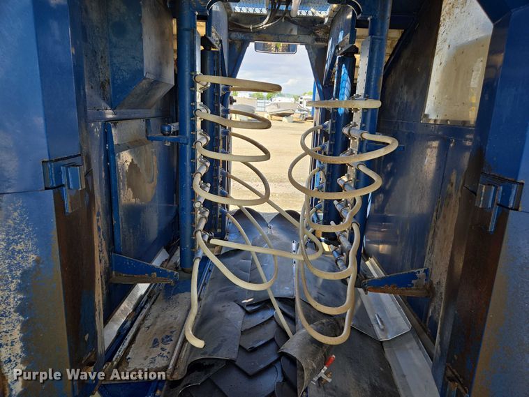 image for item YA0538 2006 Oxbo Korvan 3016 XL grape harvester