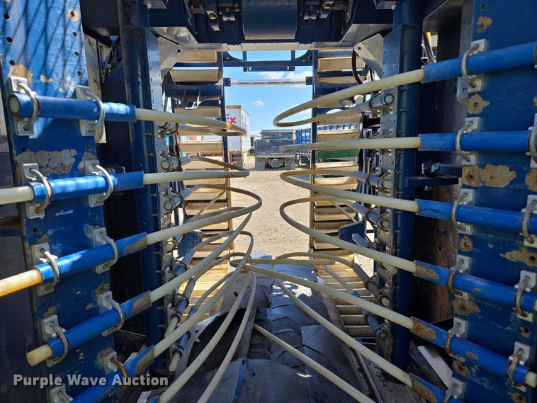 image for item YA0538 2006 Oxbo Korvan 3016 XL grape harvester